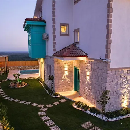 Villa Kayra 1 Red